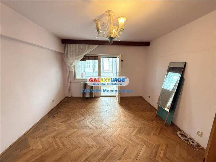Apartament cu 3 camere decomandat în Republicii