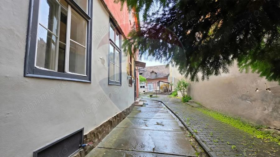 Casă cu 4 camere cu Teren 150 Mp în Ultracentral