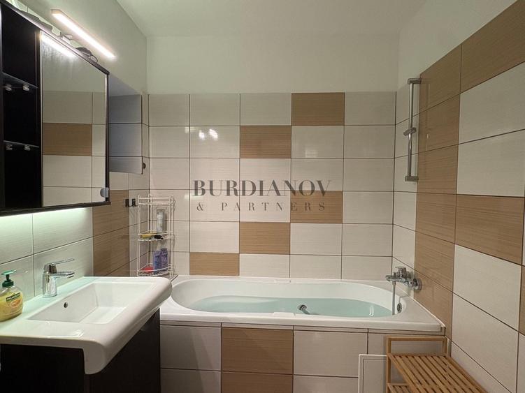 Apartament cu 3 camere decomandat în Vitan