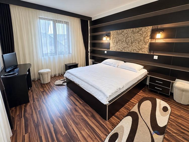 Casă cu 10 camere cu Canalizare în Vest
