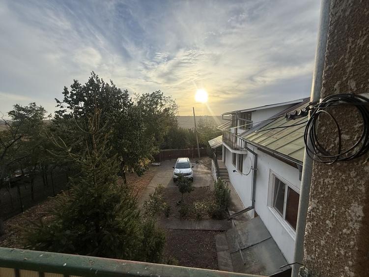 Casă cu 4 camere în Vâlcele
