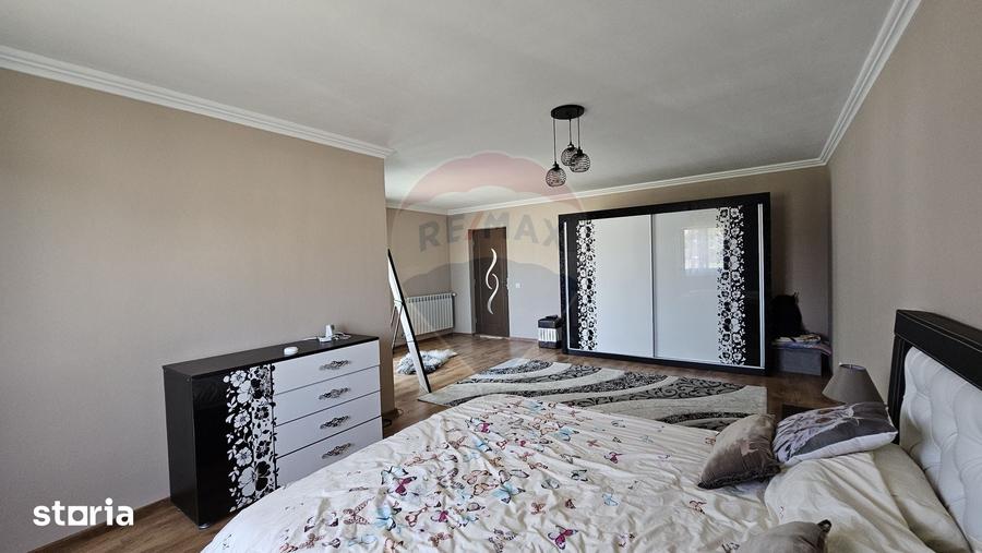 Casă cu 6 camere cu Teren 3600 Mp în Hănțești