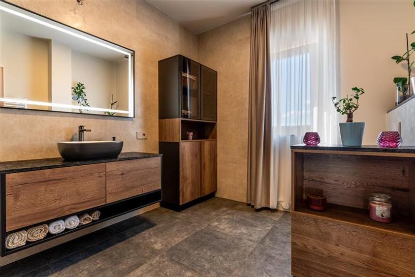 Casă individuală cu 4 camere cu Canalizare în Dâmbul Rotund