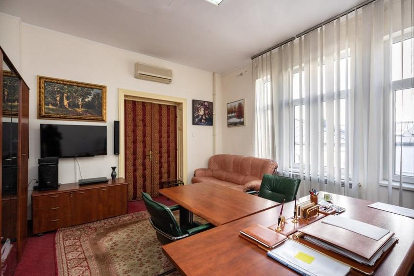Casă individuală cu 16 camere cu Canalizare în Unirii