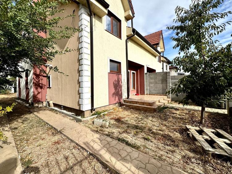 Duplex cu 5 camere cu Canalizare în Dumbrăvița