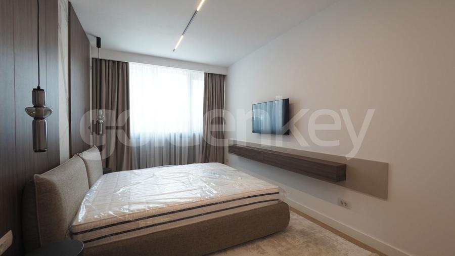 Apartament cu 4 camere semidecomandat, mobilat în Aviatorilor