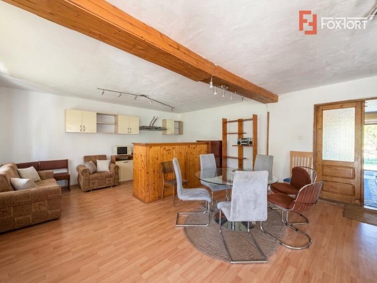 Casă individuală cu 5 camere cu Teren 6400 Mp în Covrigi