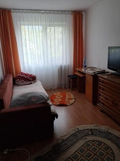 Garsonieră decomandată în Central