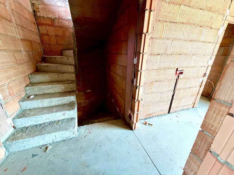 Duplex cu 4 camere cu Canalizare în Splaiul Unirii