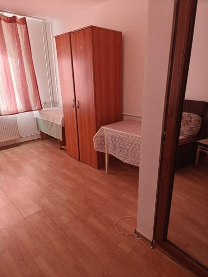 Garsonieră decomandată în Plopi