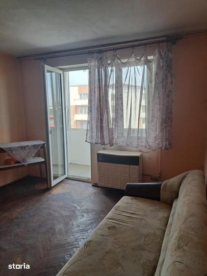 Apartament cu 2 camere semidecomandat în Micro 17