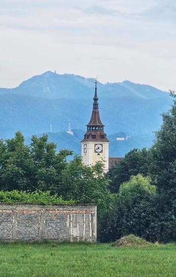 Casă individuală cu 7 camere cu Teren 1300 Mp în Sânpetru