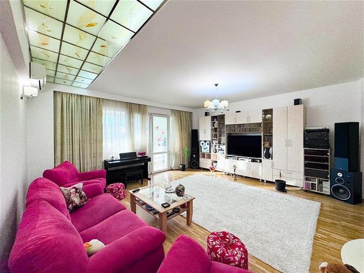 Apartament cu 4 camere semidecomandat, mobilat în Floreasca