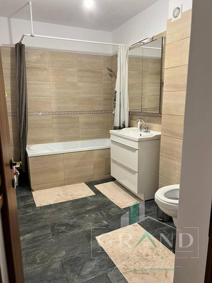 Apartament cu 3 camere semidecomandat în Florești