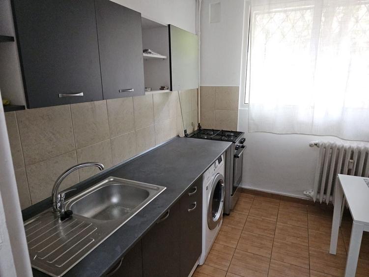 Apartament cu 2 camere decomandat în Titan
