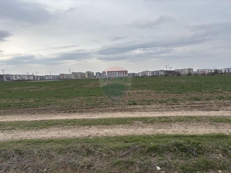 Teren agricol intravilan de 12651 mp, în Central