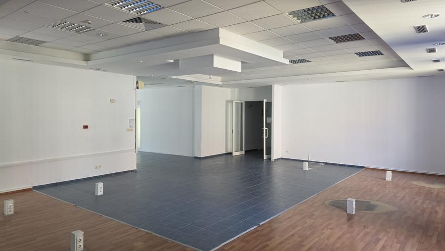 Spațiu comercial, de 750 mp, în Ultracentral