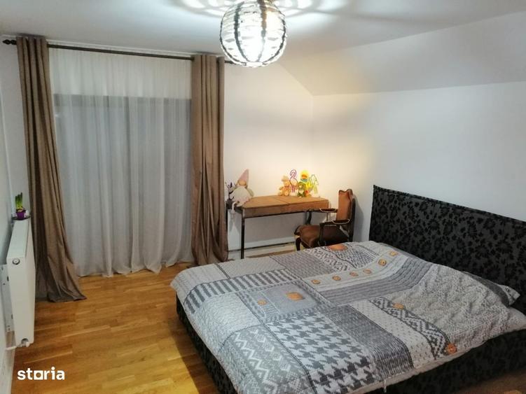 Casă cu 4 camere în Prundu