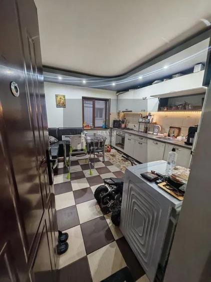 Apartament cu 3 camere decomandat în Brâncoveanu