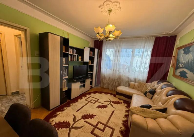 Apartament cu 3 camere semidecomandat, mobilat în Tătărași