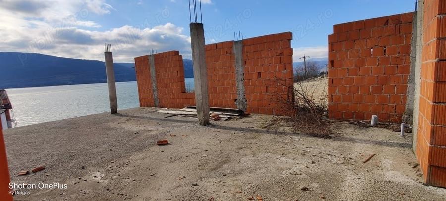 Teren de 700 mp, în Eșelnița