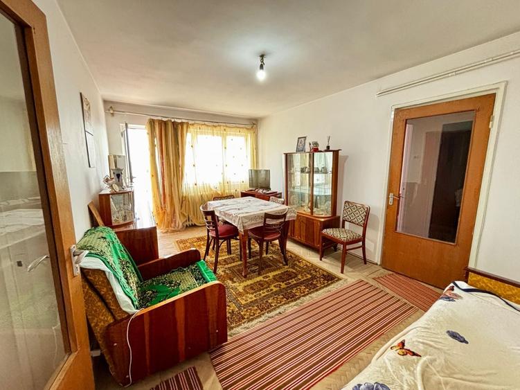 Apartament cu 2 camere semidecomandat, mobilat în Vest