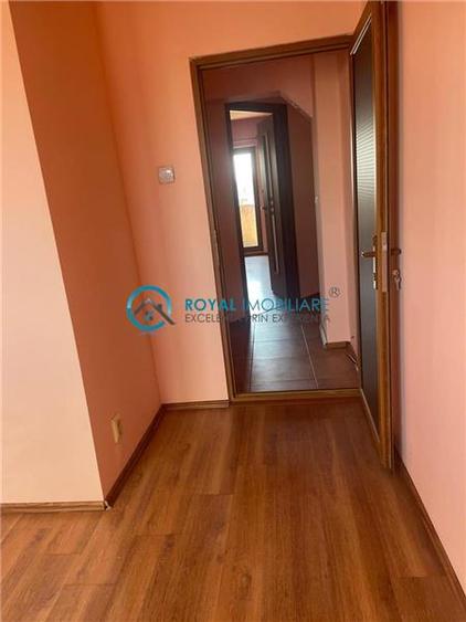 Apartament cu 2 camere decomandat în P-ța Mihai Viteazu