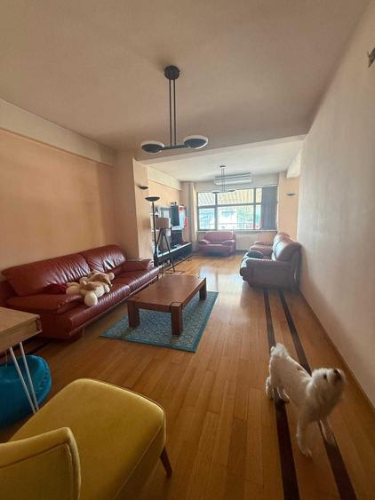 Apartament cu 4 camere semidecomandat în Democrației