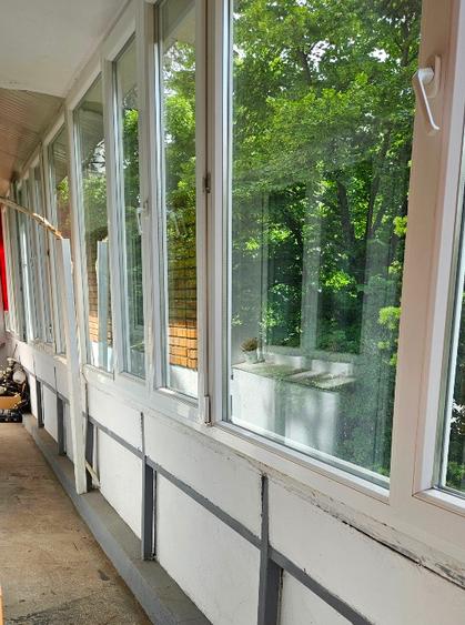Apartament cu 3 camere semidecomandat în Moșilor