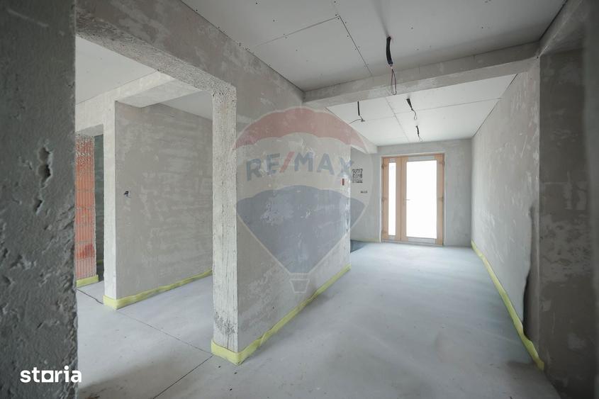 Casă cu 5 camere cu Teren 435 Mp în Paleu