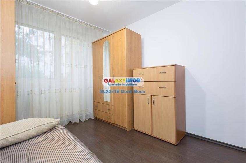 Apartament cu 3 camere semidecomandat în Tei
