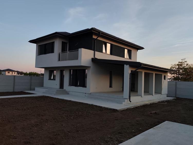 Casă individuală cu 4 camere cu Teren 484 Mp în Bâcu