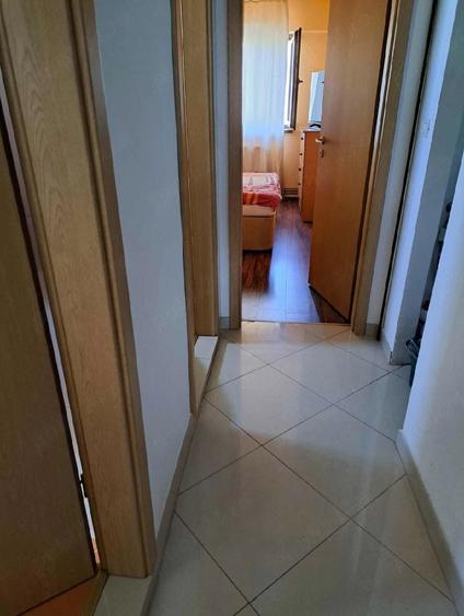 Apartament cu 4 camere decomandat în Confecții