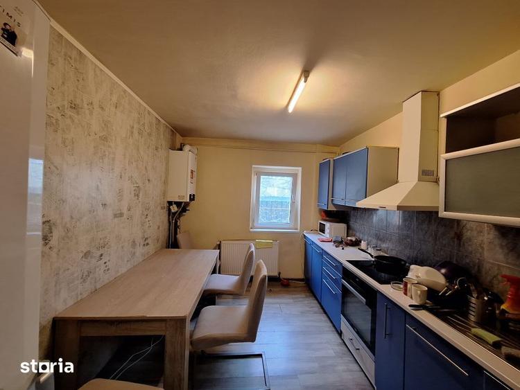 Apartament cu 3 camere decomandat, mobilat în Aradului
