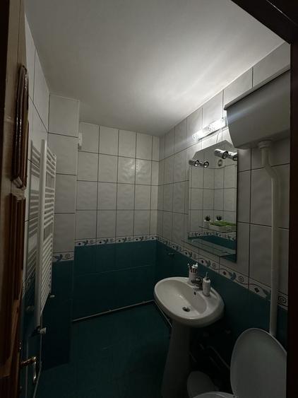 Apartament cu 4 camere decomandat în Km 4