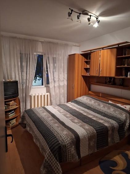 Apartament cu 3 camere decomandat, mobilat în Spital
