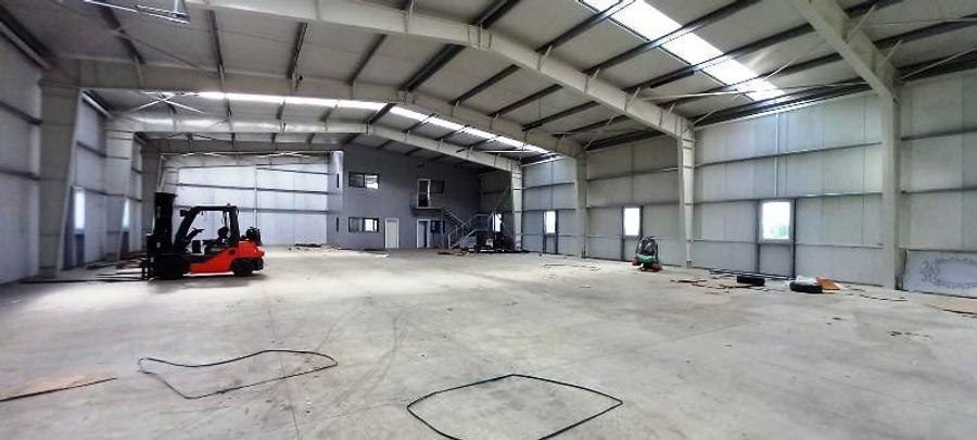 Spațiu industrial, de 1,000 mp, în Central