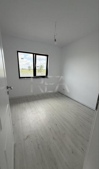 Casă individuală cu 4 camere cu Teren 400 Mp în Olteni