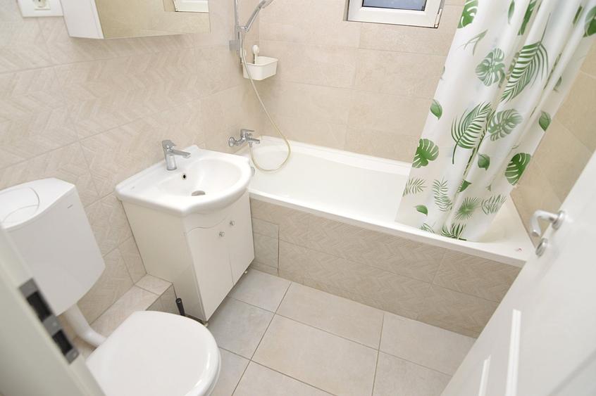 Apartament cu 3 camere decomandat, mobilat în Unirii