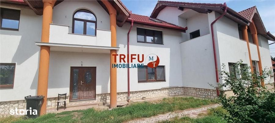 Casă cu 10 camere cu Teren 720 Mp în Lipoveni