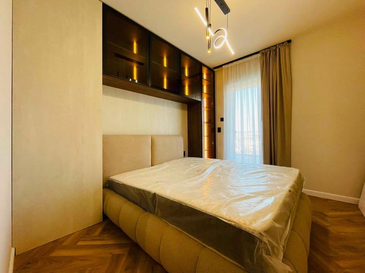 Apartament cu 3 camere semidecomandat, mobilat în Florești