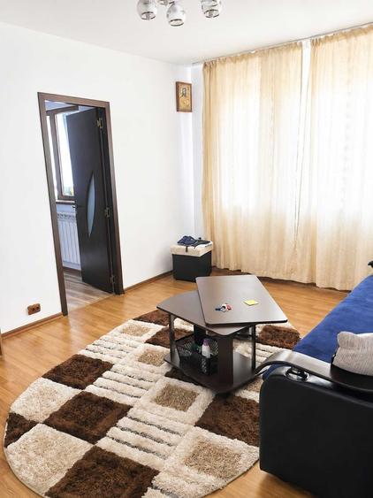 Apartament cu 3 camere semidecomandat în Central