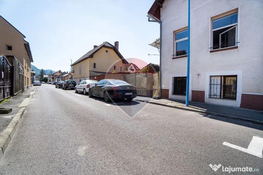Apartament cu 4 camere decomandat în Central