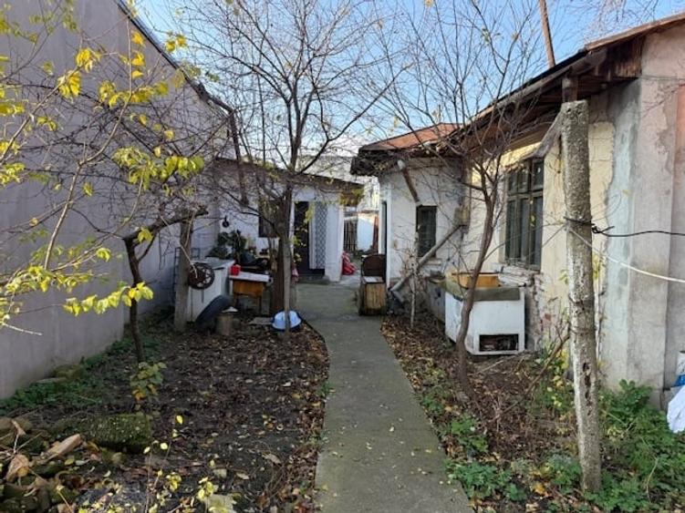Casă cu 2 camere cu Teren 255 Mp în Central