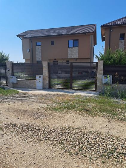 Teren Construcții intravilan de 364 mp, în Lazu