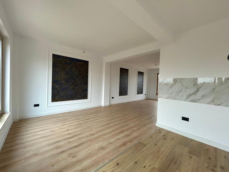 Casă individuală cu 4 camere cu Teren 172 Mp în Central