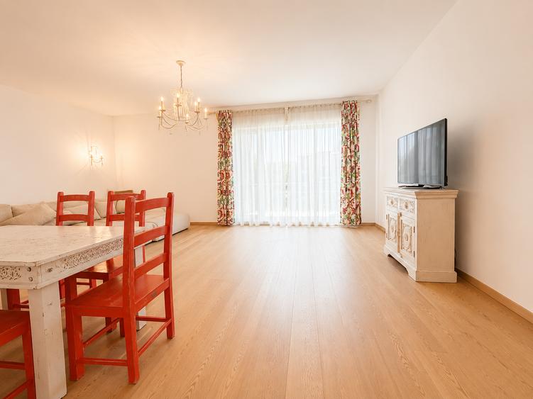 Apartament cu 4 camere decomandat în Aviatorilor