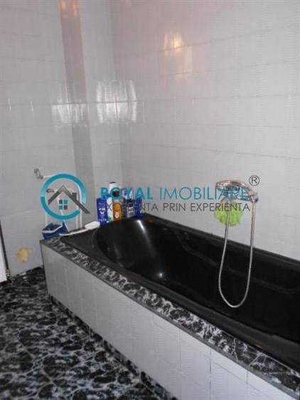 Casă individuală cu 9 camere cu Canalizare în Poștei - Bucov