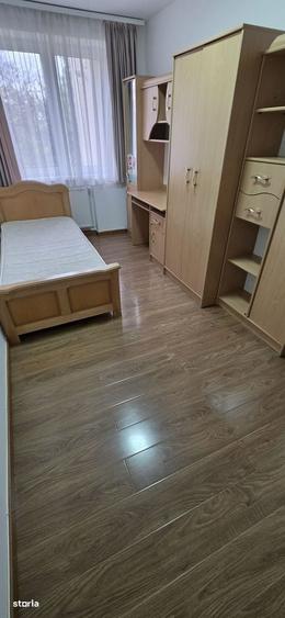 Apartament cu 3 camere semidecomandat în Central