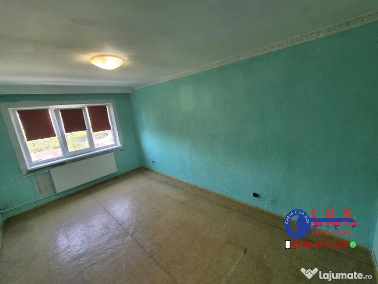 Apartament cu 3 camere decomandat în Piața Nouă